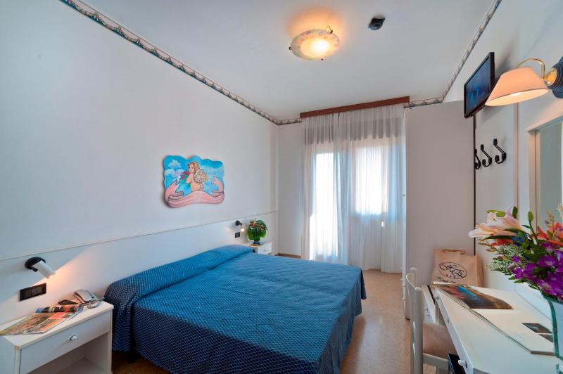 Double Room image 3