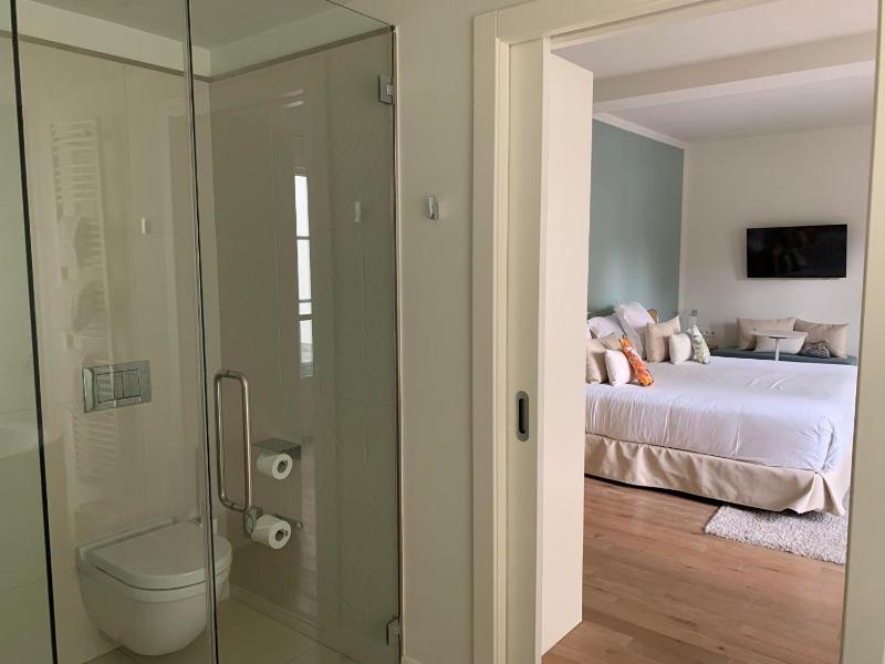 Deluxe Double Room image 3