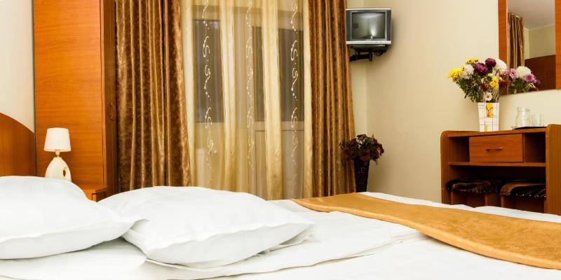 Twin Room with Balcony image 1