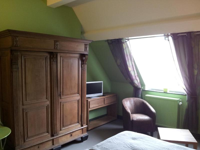 Deluxe Room image 3