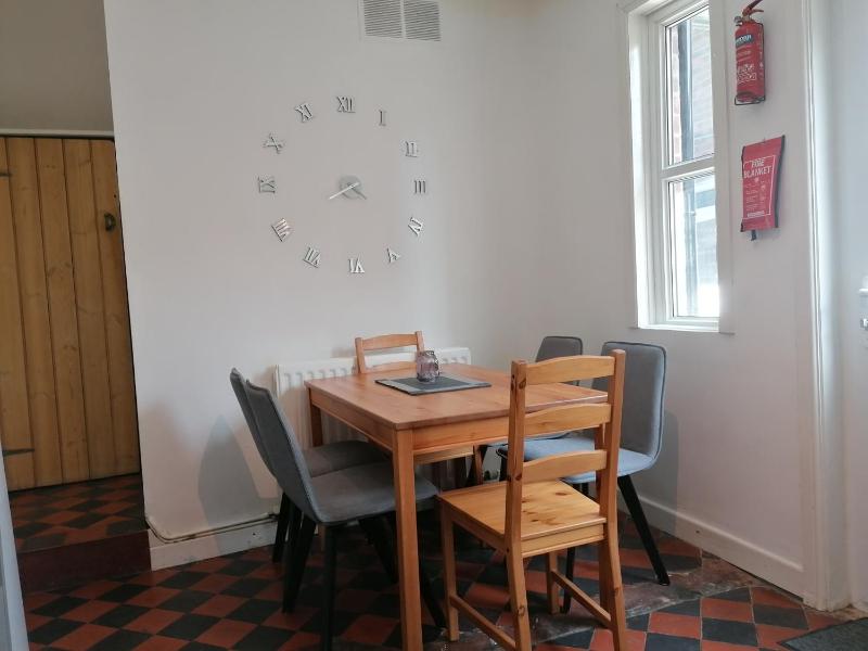 4 Bedroom House in Hoole Chester with Parking by Rework Accommodation - image 38
