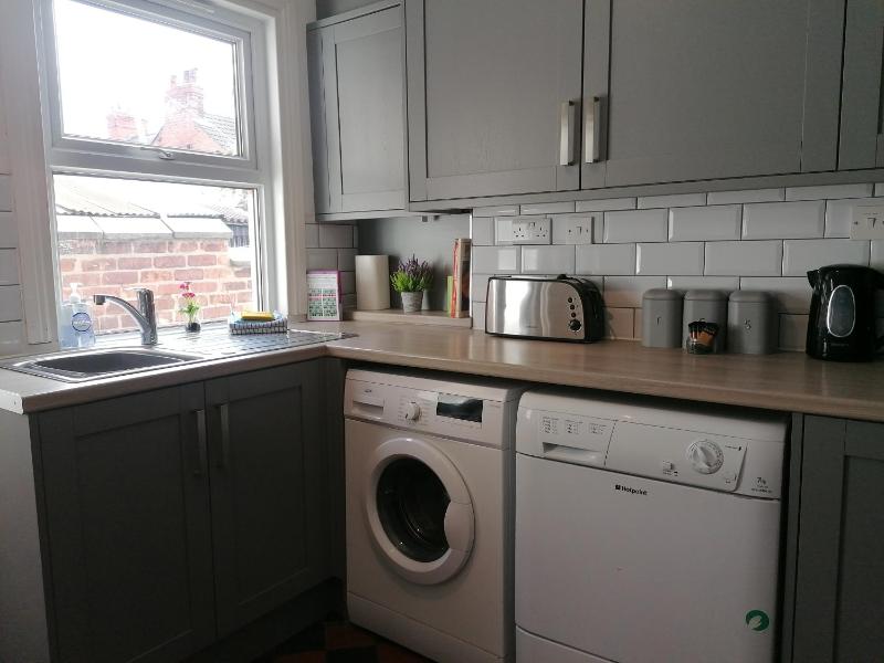 4 Bedroom House in Hoole Chester with Parking by Rework Accommodation - image 49