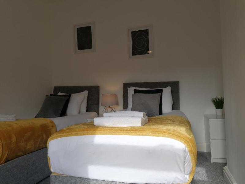 4 Bedroom House in Hoole Chester with Parking by Rework Accommodation - image 20