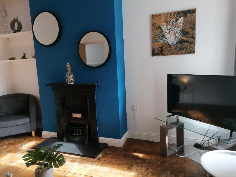 4 Bedroom House in Hoole Chester with Parking by Rework Accommodation - image 32