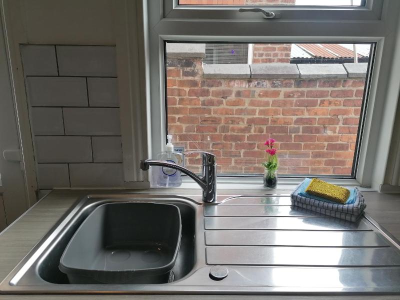 4 Bedroom House in Hoole Chester with Parking by Rework Accommodation - image 2