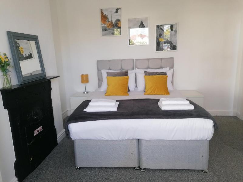4 Bedroom House in Hoole Chester with Parking by Rework Accommodation - image 15