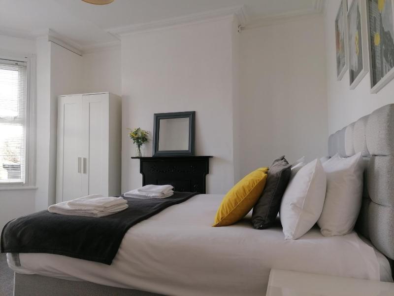 4 Bedroom House in Hoole Chester with Parking by Rework Accommodation - image 21