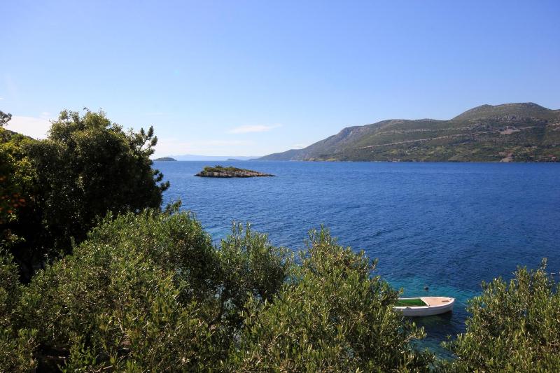 One-Bedroom Apartment with Terrace and Sea View image 2