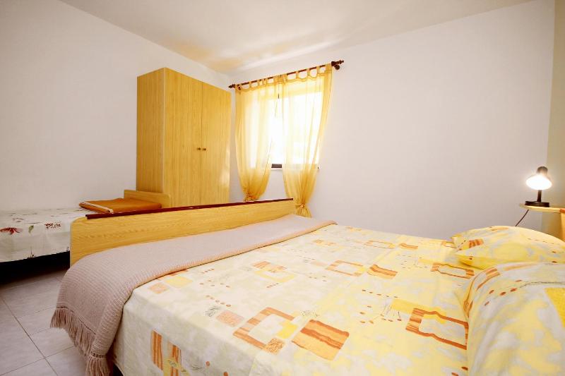 One-Bedroom Apartment with Terrace and Sea View image 3