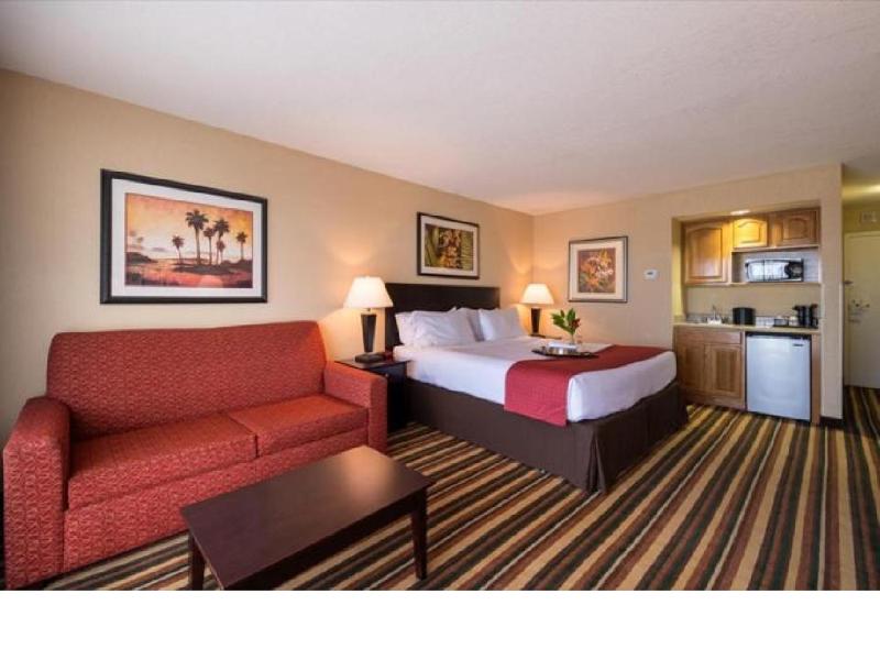 Premium King Room with Sofa Bed image 1