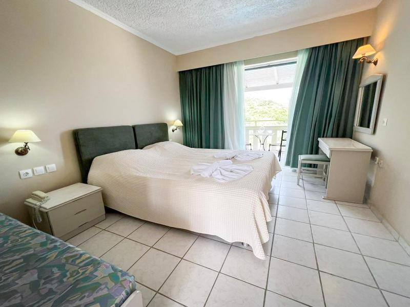 Premium Double Room with Sea View image 4