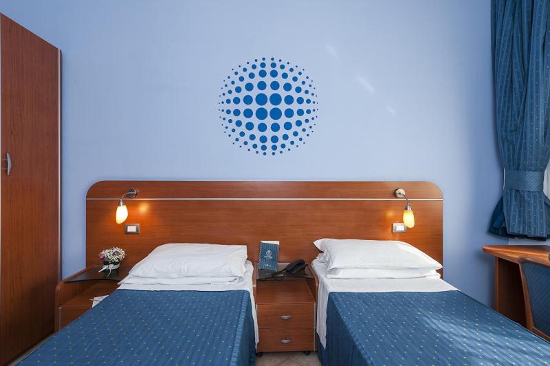 Single Room image 3