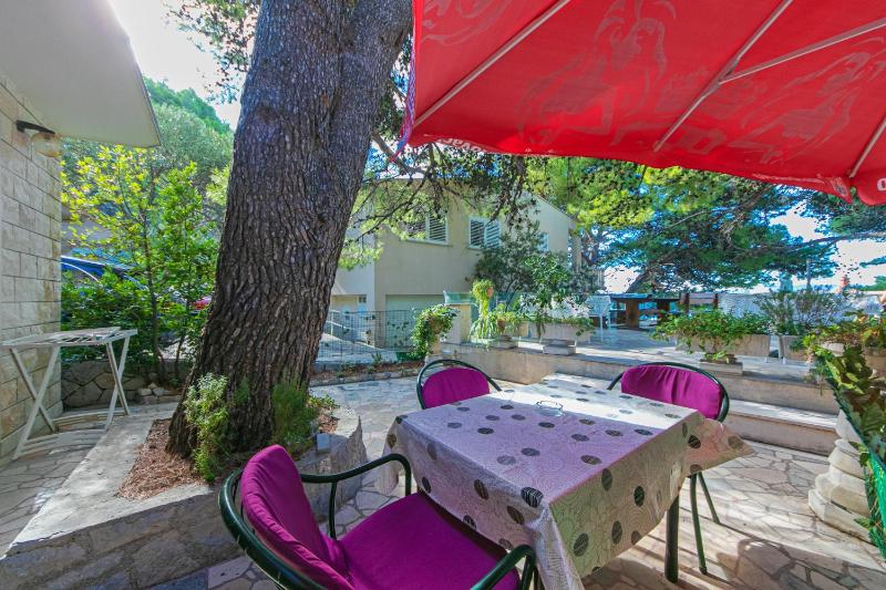 Family friendly seaside apartments Brela Makarska - 6007 - image 40