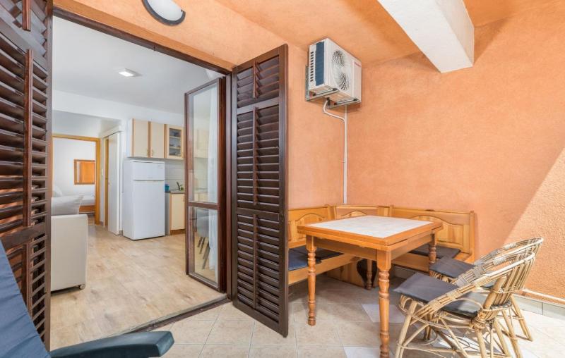 One-Bedroom Apartment with Terrace image 3