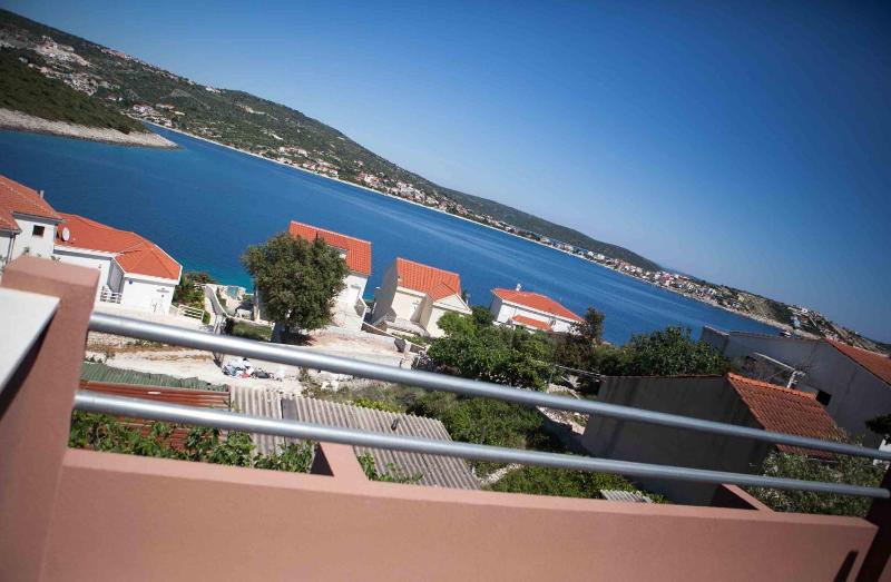 Two-Bedroom Apartment with Balcony and Sea View image 3