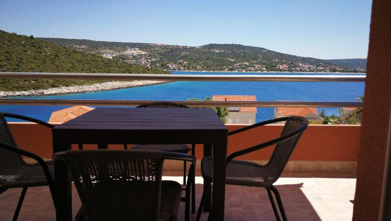 Two-Bedroom Apartment with Balcony and Sea View image 4
