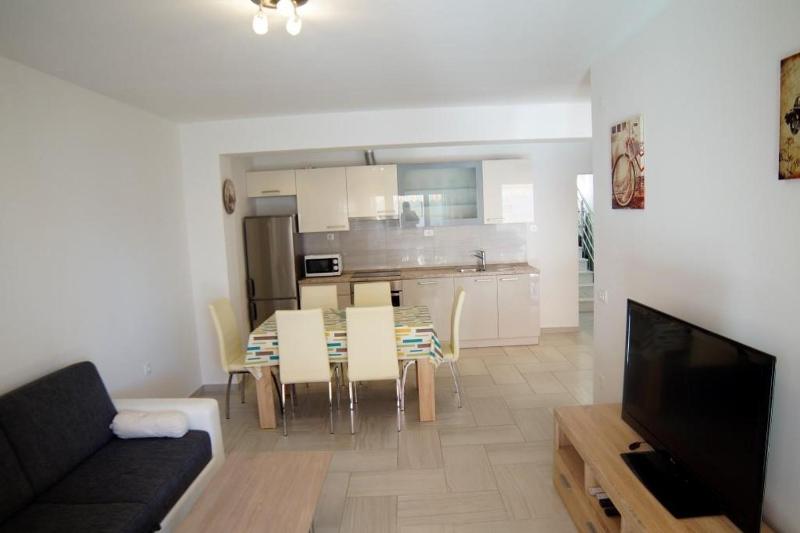Apartments by the sea Podstrana Split - 15101 - image 16