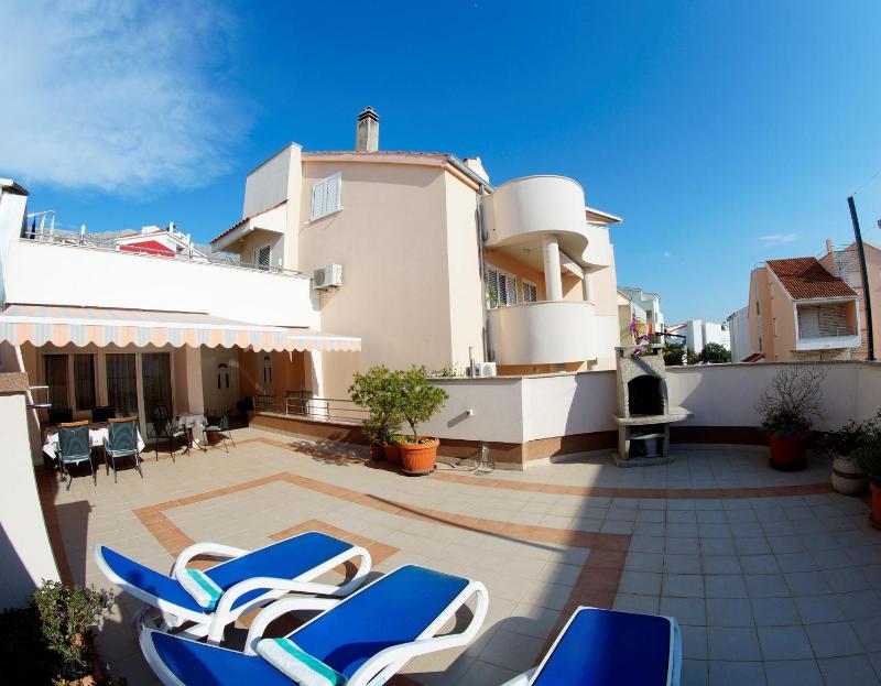 Apartments by the sea Podstrana Split - 15101 - image 9