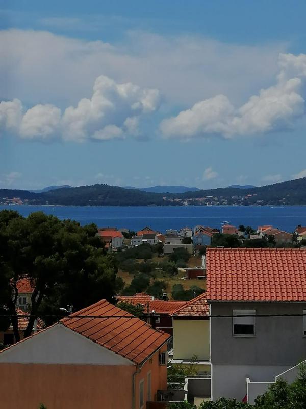 Three-Bedroom Apartment with Terrace and Sea View image 3
