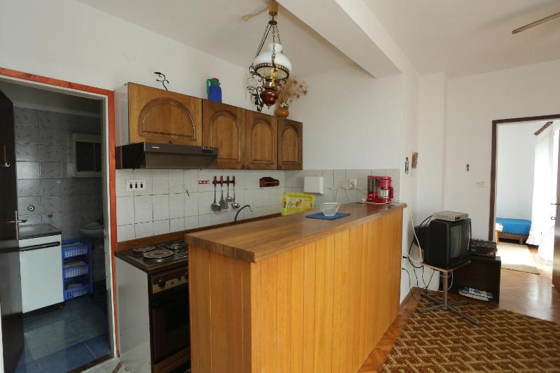 Apartments with parking space Splitska Brac - 15197 - image 13