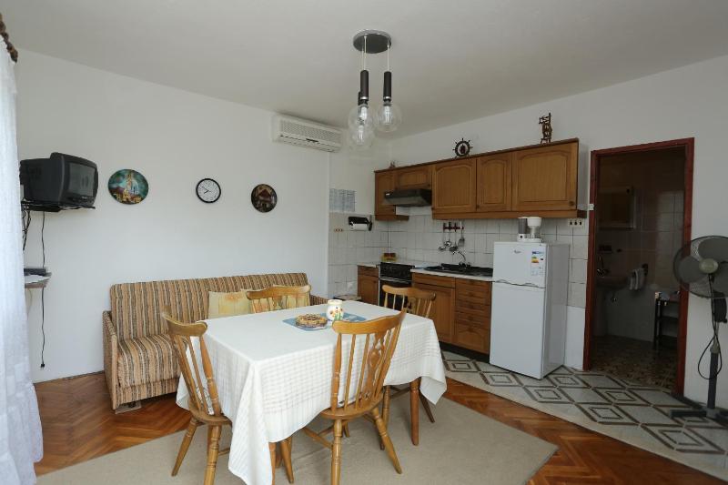 One-Bedroom Apartment with Terrace image 4