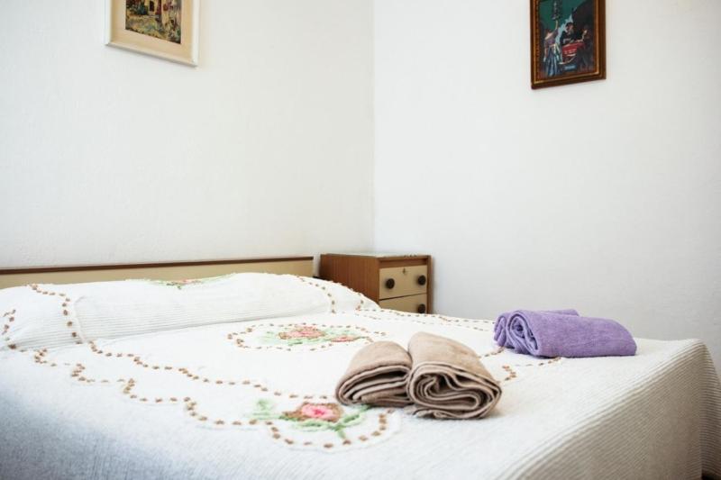 One-Bedroom Apartment with Balcony and Sea View image 1