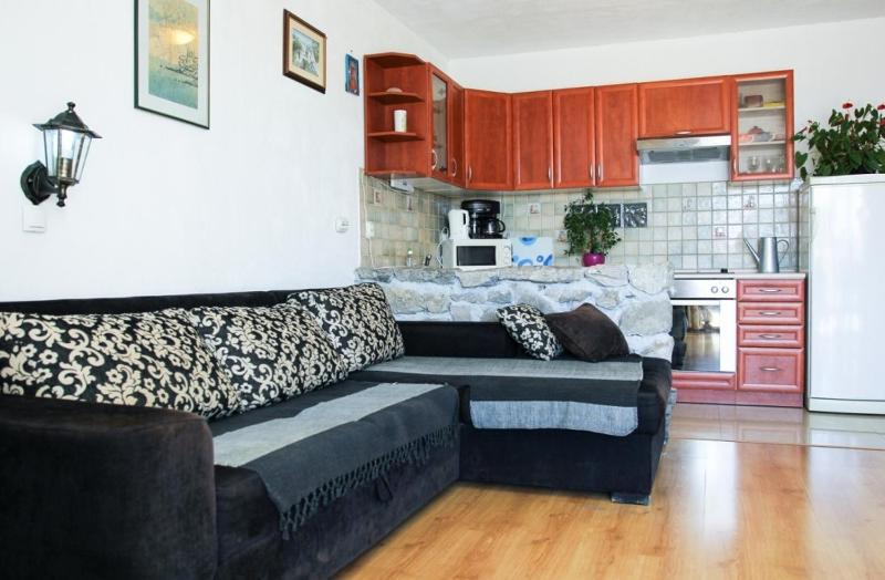 One-Bedroom Apartment with Terrace and Sea View image 1