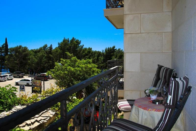 Studio with Balcony and Sea View image 2