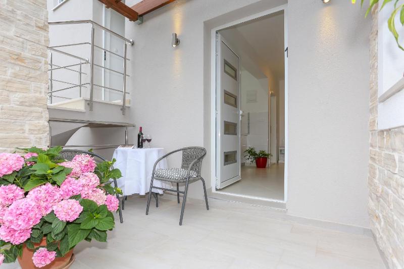 One-Bedroom Apartment with Terrace image 3