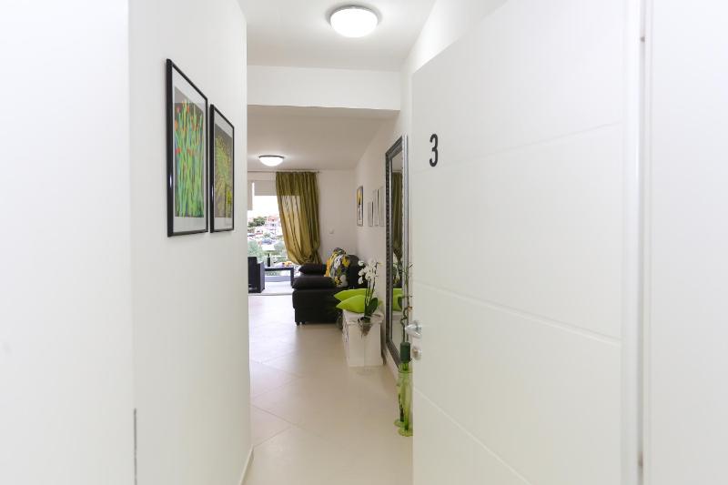 One-Bedroom Apartment with Terrace and Sea View image 2