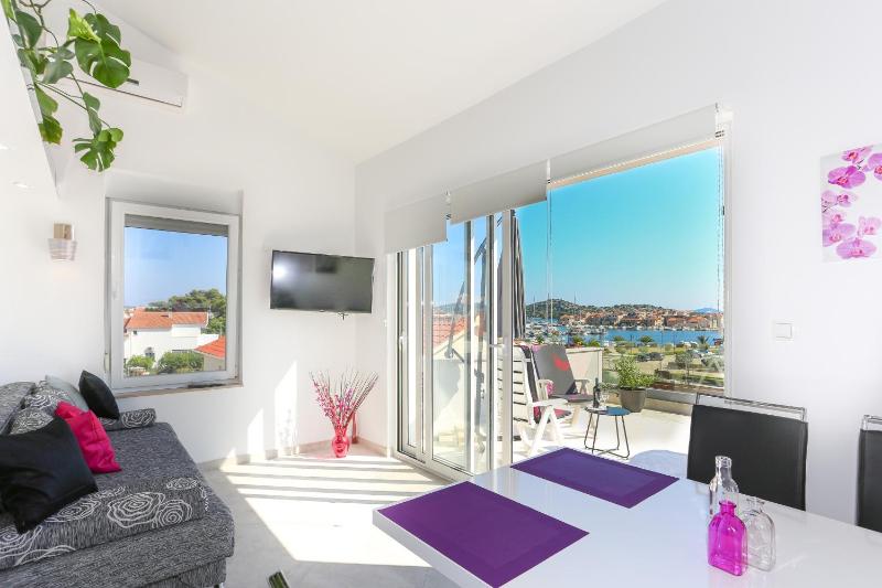 Two-Bedroom Apartment with Terrace and Sea View image 1