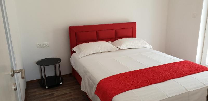 Three-Bedroom Apartment with Terrace image 4
