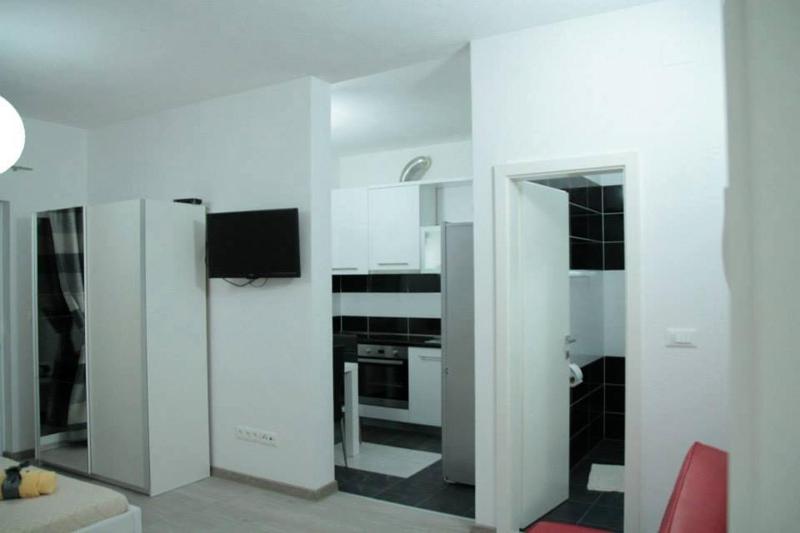 Studio with Balcony and Sea View image 3