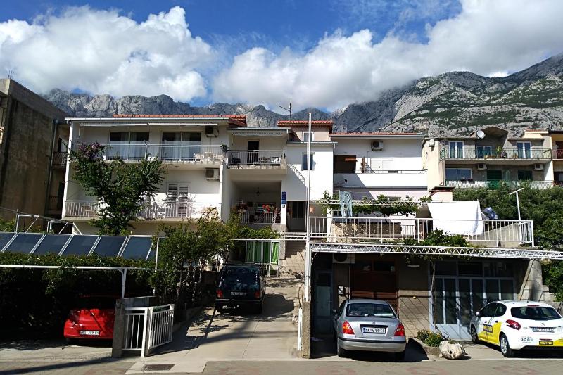 Apartments with parking space Makarska - 9696 - image 5