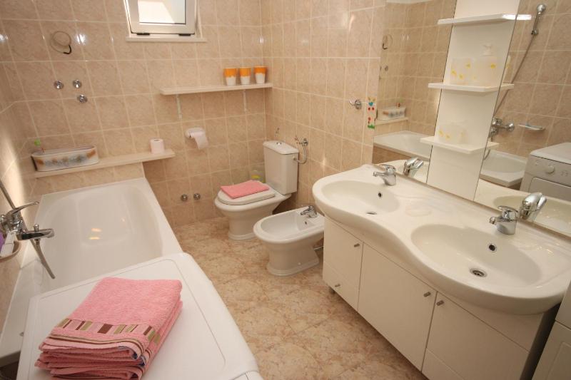 Apartments with parking space Makarska - 9696 - image 32