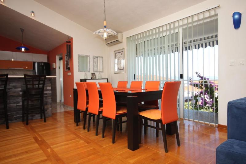 Apartments with parking space Makarska - 9696 - image 18