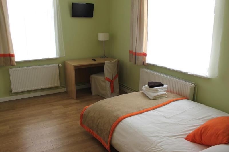 Family Room image 2