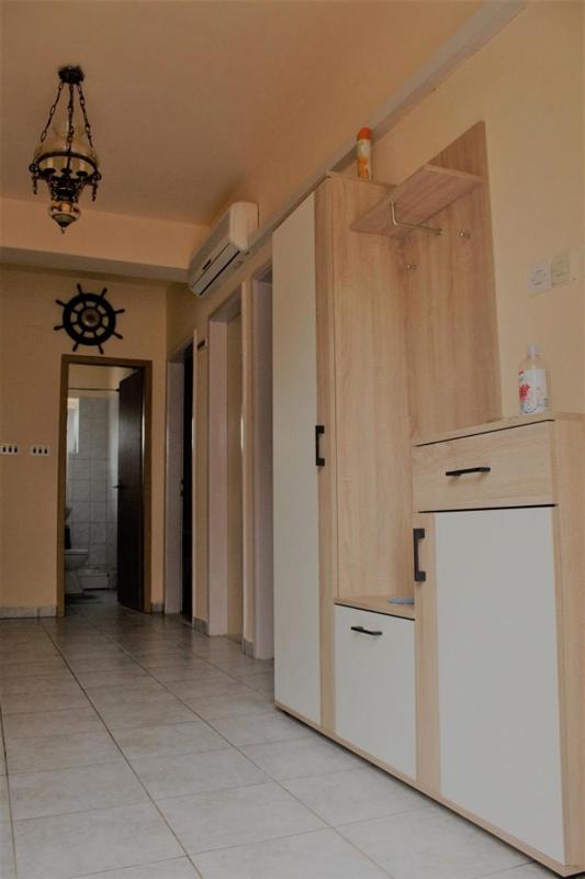 Three-Bedroom Apartment with Terrace and Sea View image 2