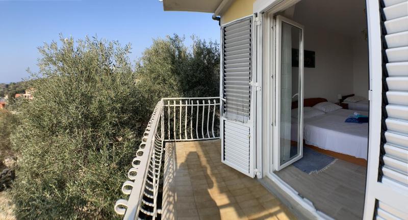 Two-Bedroom Apartment with Balcony and Sea View image 4