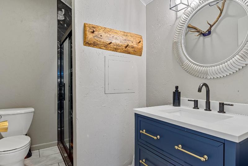 King Suite with Spa Bath image 3
