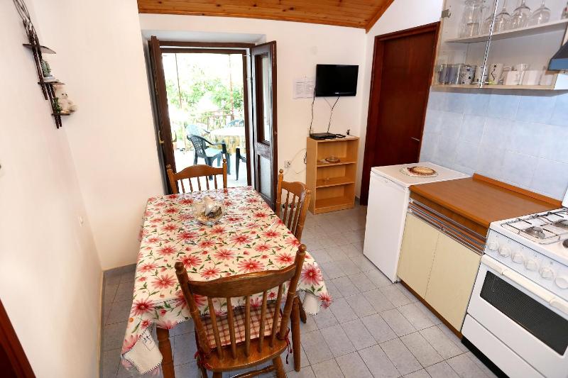 One-Bedroom Apartment with Terrace image 4
