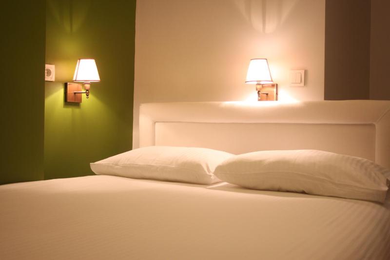 Superior One-Bedroom Apartment (4 Adults) image 2