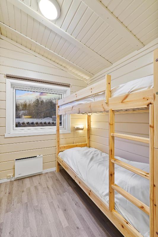 Traditional Cabin- Garden view image 4