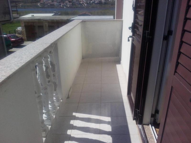 Three-Bedroom Apartment with Terrace and Sea View image 4