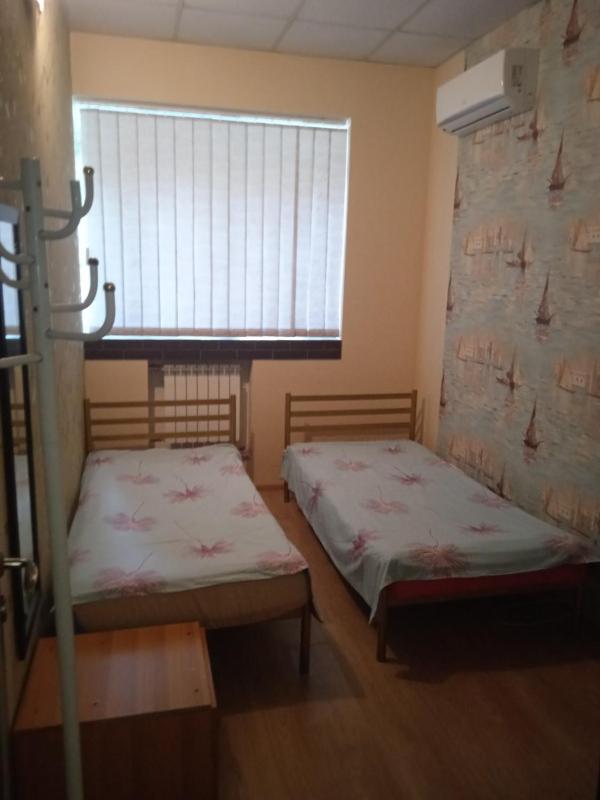 Economy Twin Room image 4