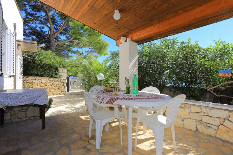 Three-Bedroom Apartment with Terrace and Sea View image 4