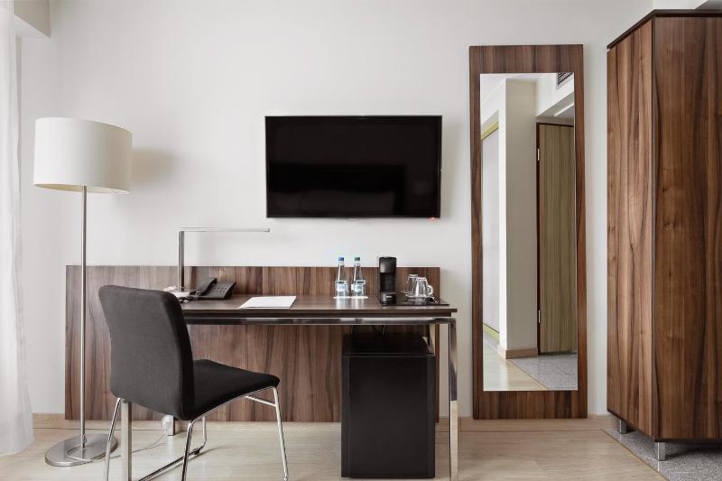 Superior King Room image 2