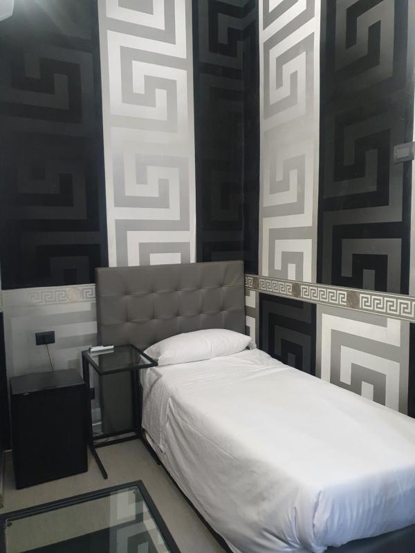 Single Room image 3