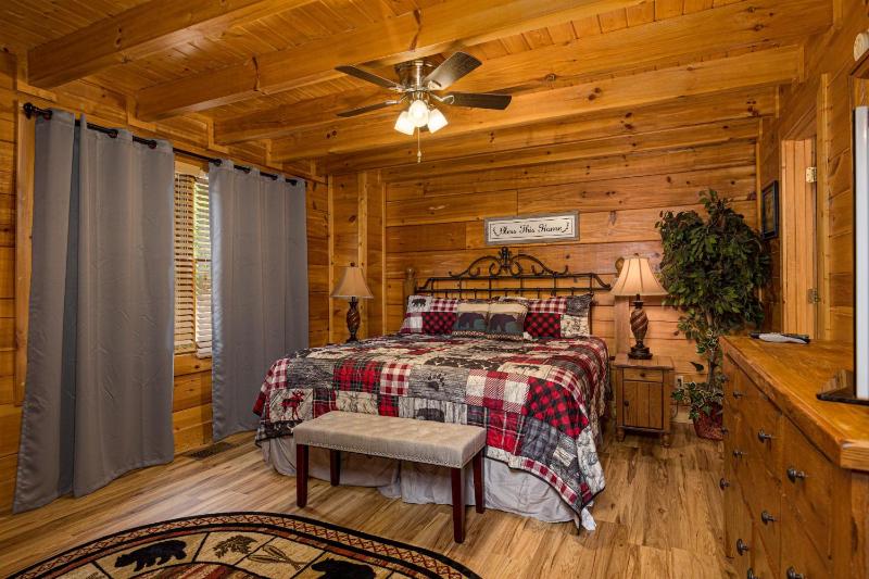 Luxurious Family Mountain Cabin - image 35