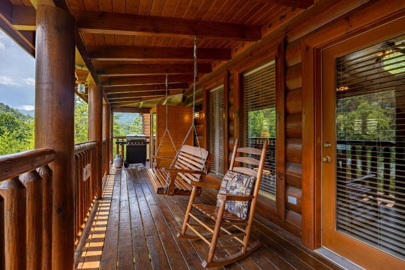 Luxurious Family Mountain Cabin - image 27